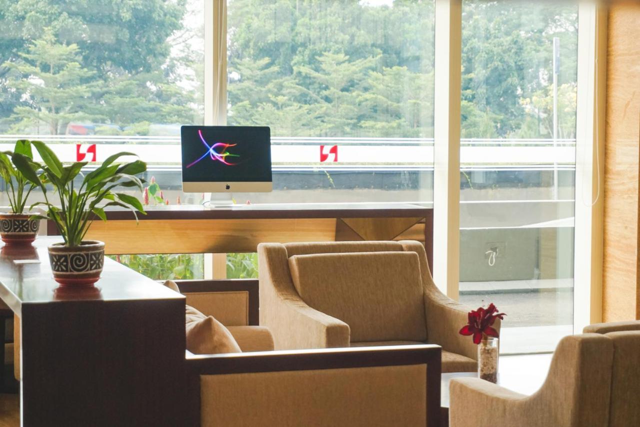 Swiss-Belcourt Serpong Buitenkant foto