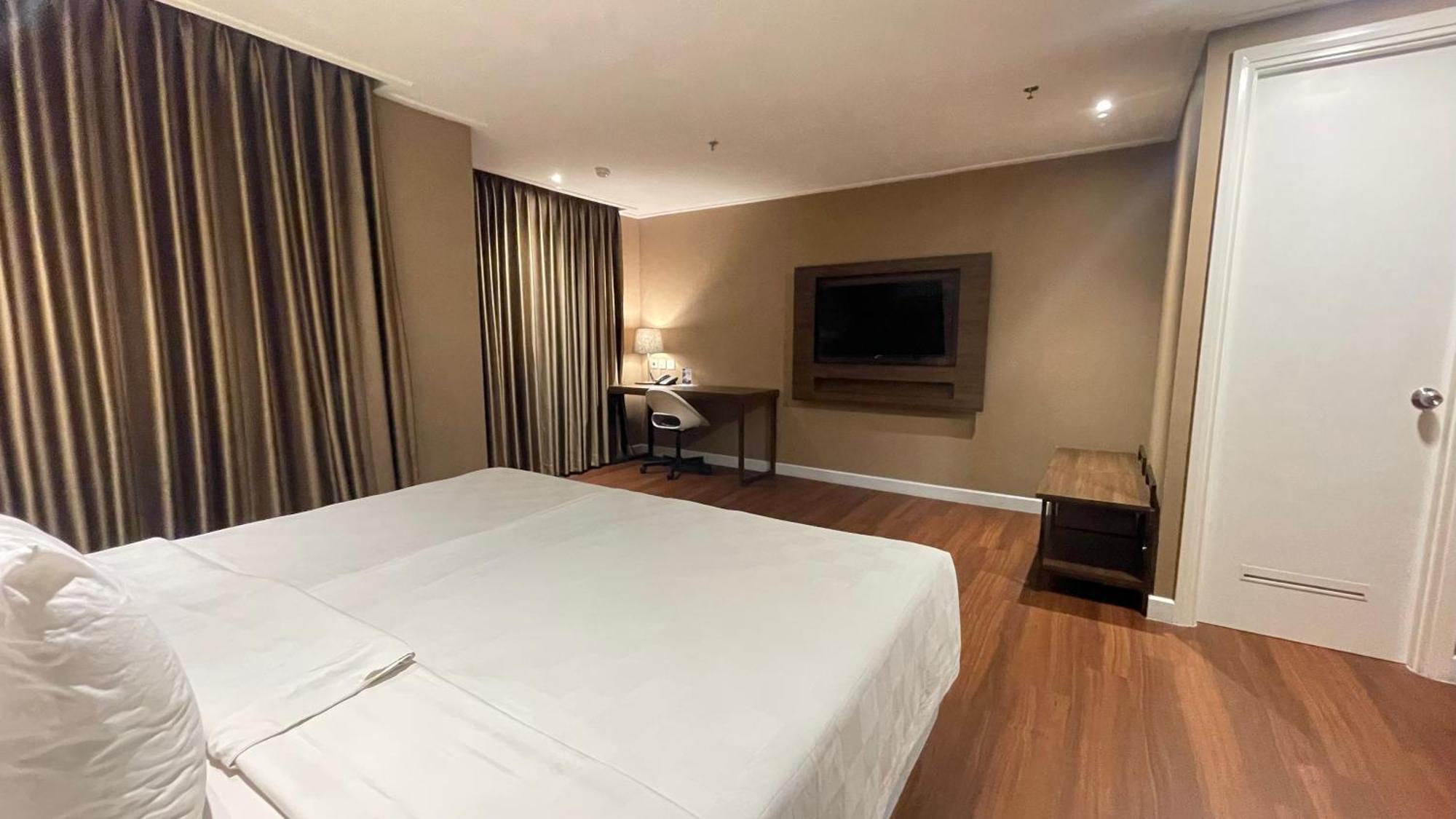 Swiss-Belcourt Serpong Buitenkant foto