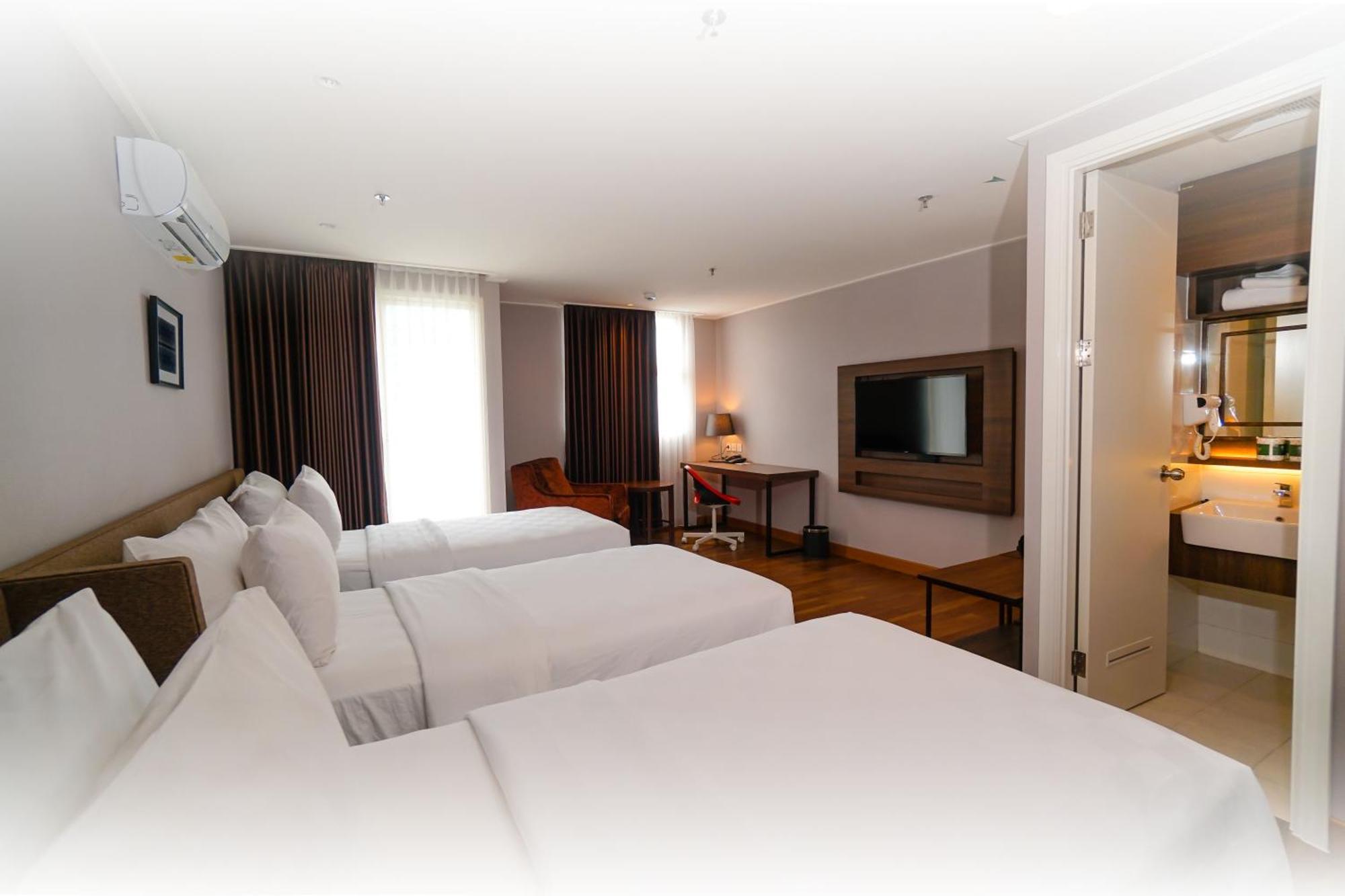 Swiss-Belcourt Serpong Buitenkant foto