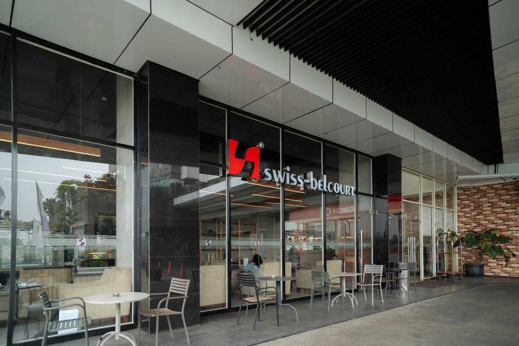 Swiss-Belcourt Serpong Buitenkant foto